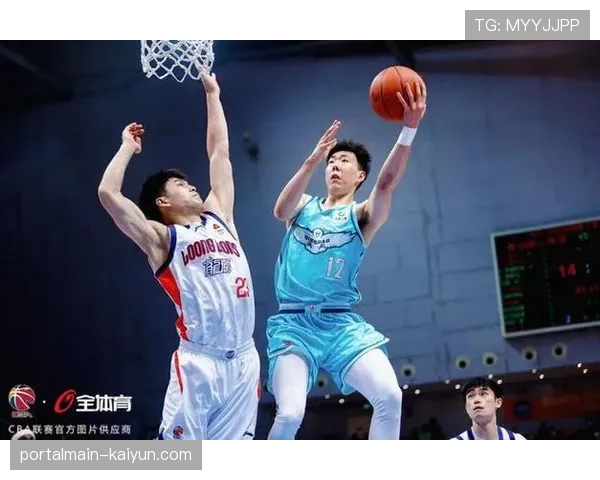 青岛防守转换迅速 段昂君王睿泽侧翼补位及时